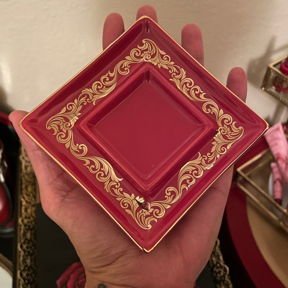 Bésame Cosmetics mascara tray holder